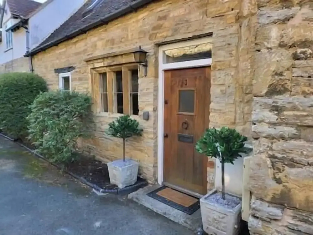 Host Stay Gwenelin Cottage