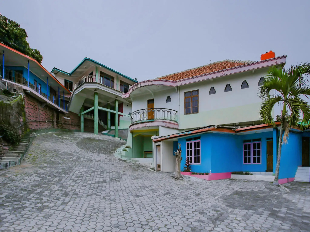 SPOT ON 90100 Hotel Kediri Bandungan