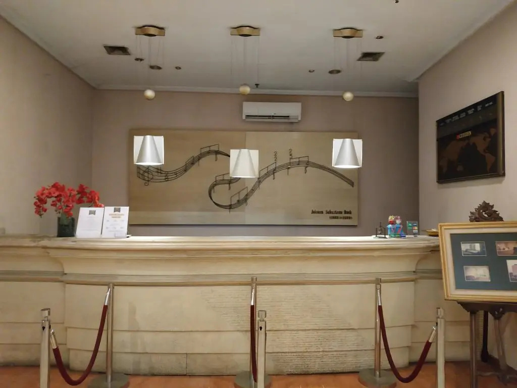 Lobby & Reception