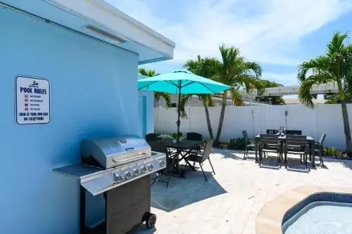 Fantastic 3Bedrooms House with Pool 6mins to Ocean