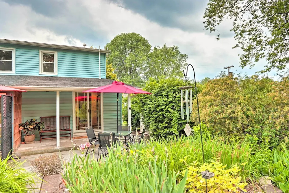 Charming Abode w/ Patio - Walk to Town + River! - фото 8