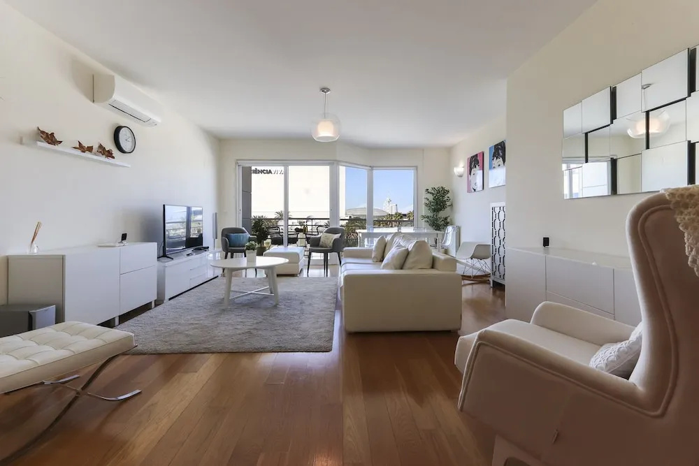 2 Bedrooms Apartment with balcony and with river view
