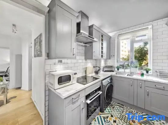 Boutique 2-Bedroom Flat near Waterloo with Garden