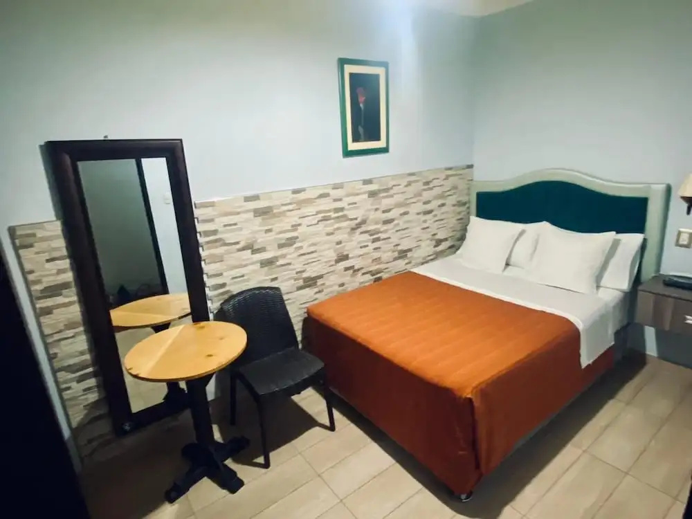 Hotel Tinkus Inn - Chambres