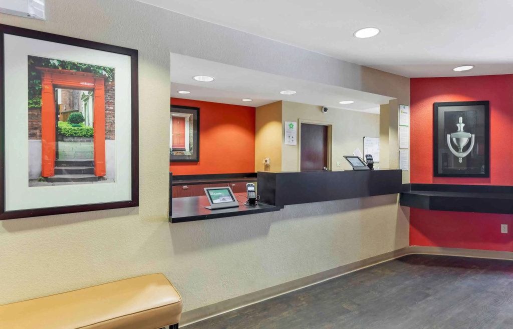 Lobby & Reception
