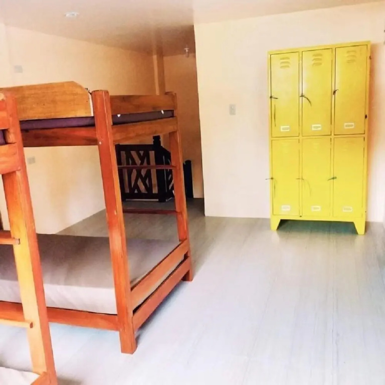 Кровать в общем номере (мужской номер) в Seaside Hue Resort