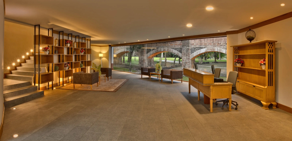 Lobby & Reception