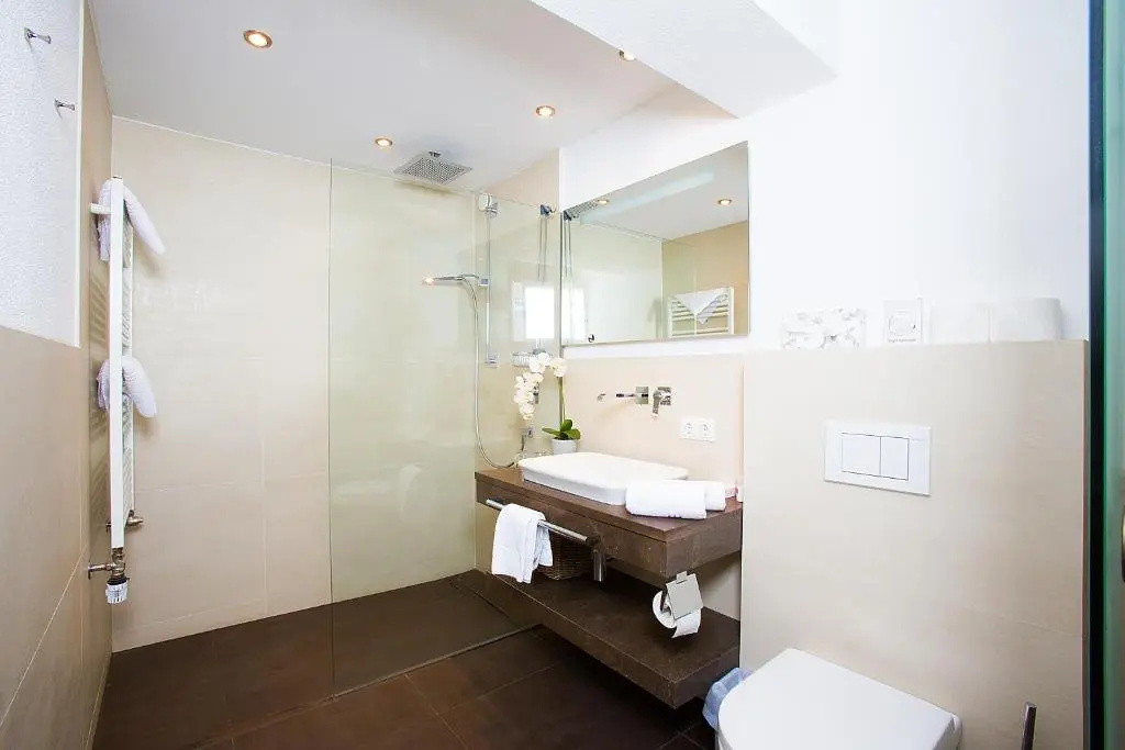Standard Double room with balcony (full double bed)