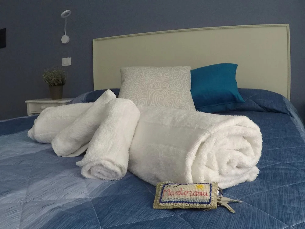 Classic Double room with city view (full double bed)