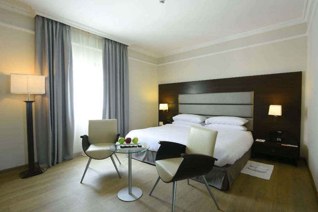 Executive Double room (full double bed)