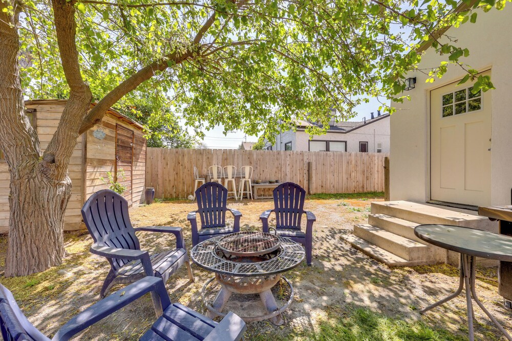 < 1 Mi to Main St Hanford! Home w/ Outdoor Space