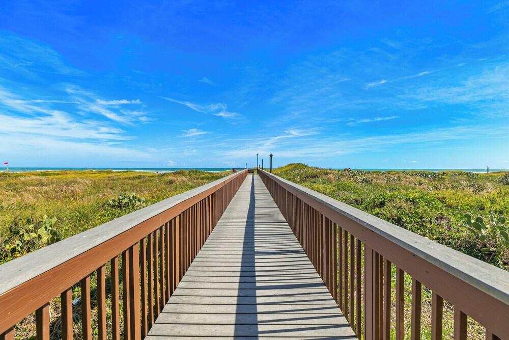 Gulf-view 3BR Penthouse: Suntide III - Unit 1105