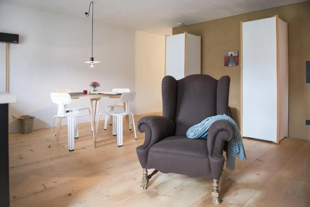 Apartment with balcony