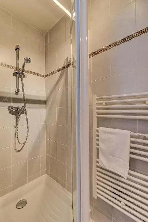 APARTMENT LE PARADIS 2 - ALPES TRAVEL - CENTRAL CHAMONIX (sleeps4-5)