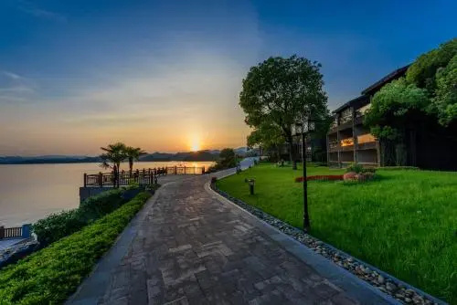 Warm Island Resort - Général