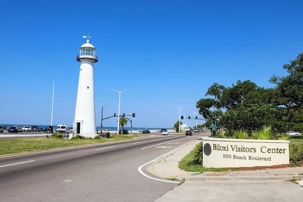 Cozy 2br/1ba Duplex Just Blocks From Downtown Biloxi, Beaches and Entertainment