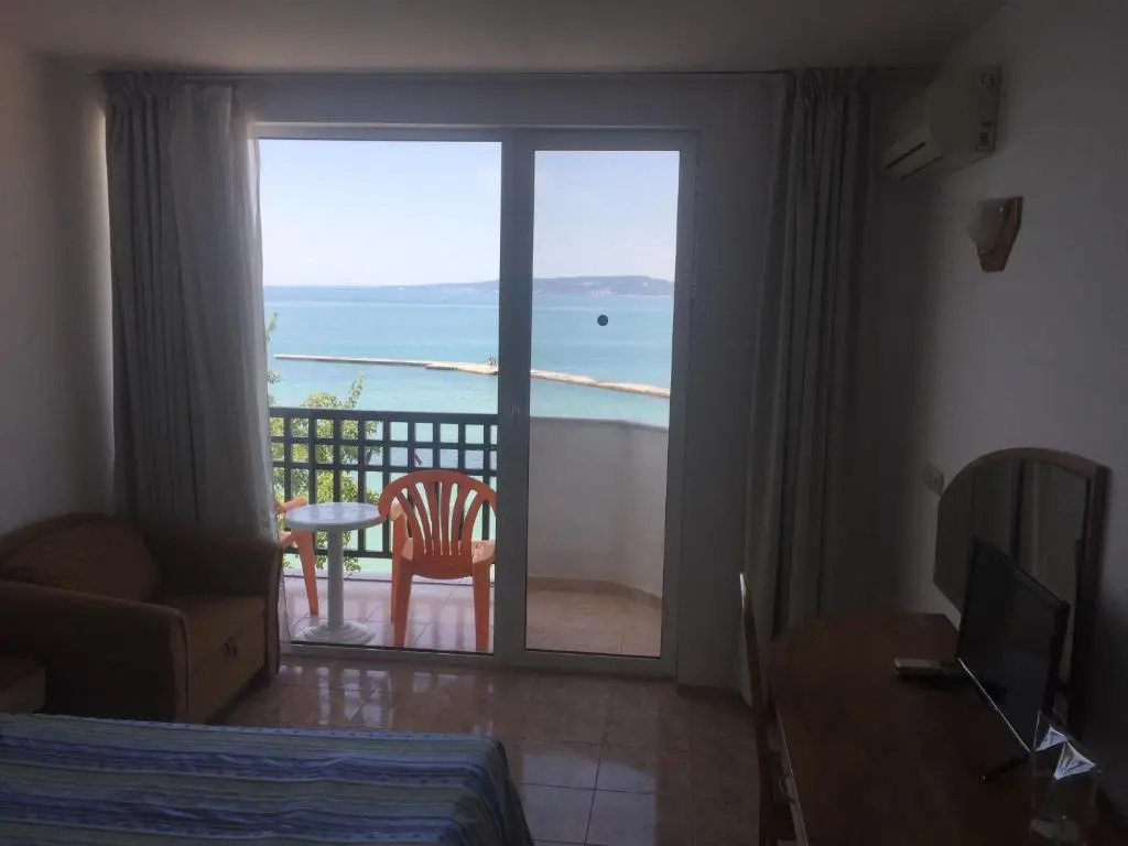 Standard Double room with sea view (full double bed)