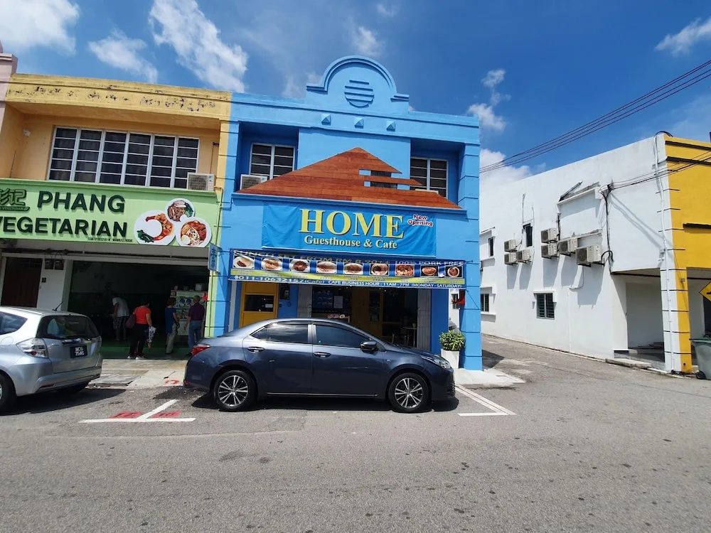 OYO 89728 Home Guesthouse & Cafe