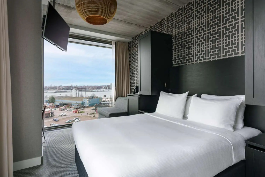 Superior Double room with water view (full double bed)