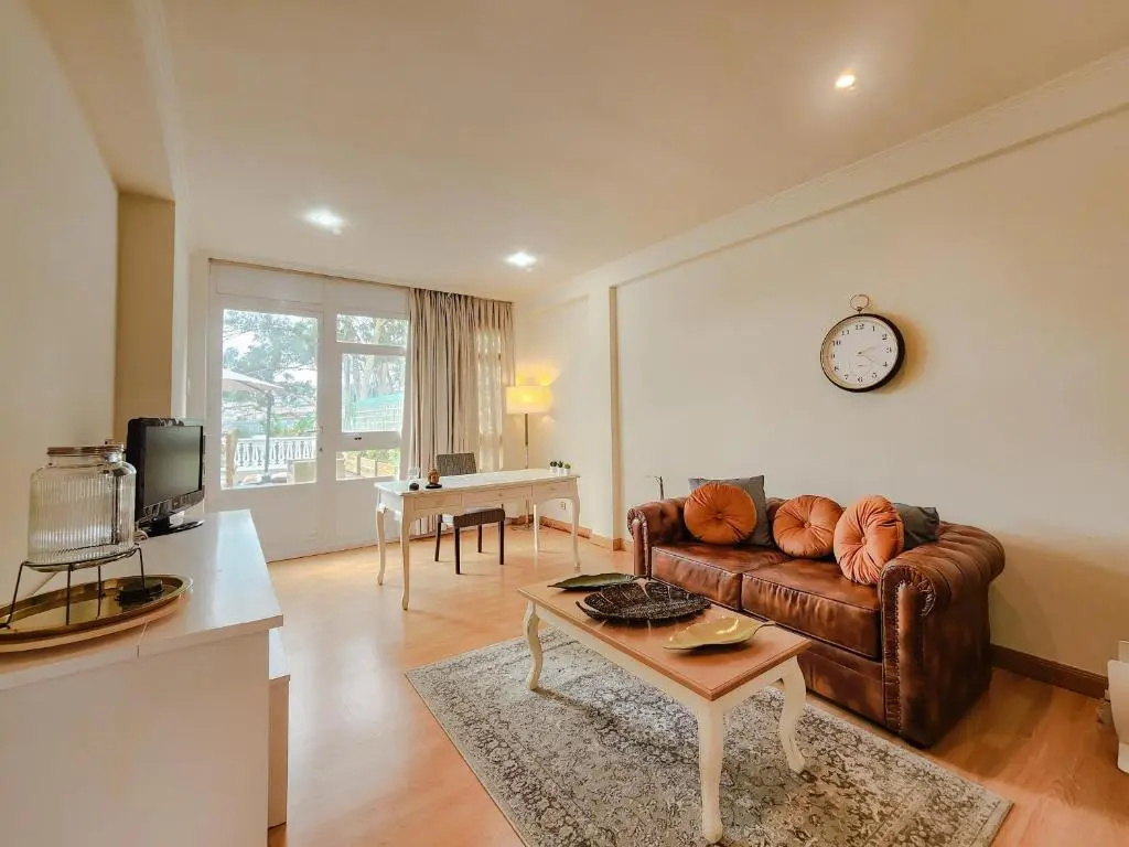 Double Suite with river view (full double bed)