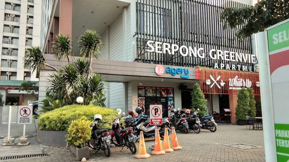 Minimalist Studio Room At Serpong Greenview