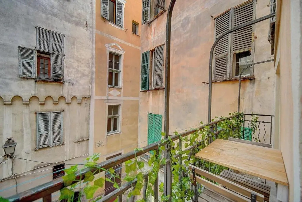 #31 Comfy place in the Old Town Balcony & AC 2Min to Beach