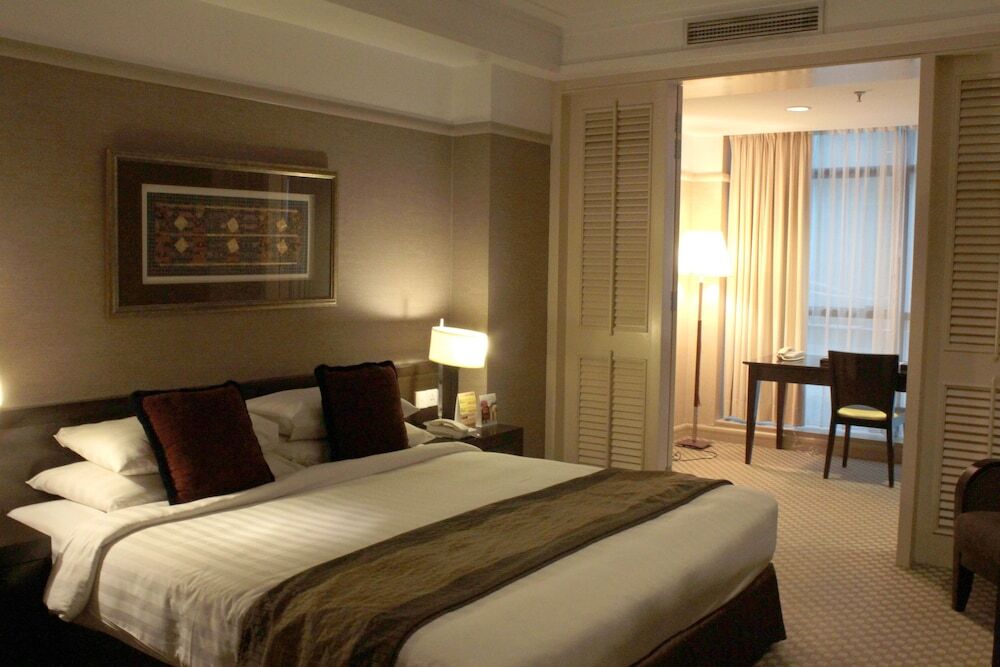 Pacific Regency Hotel Suites