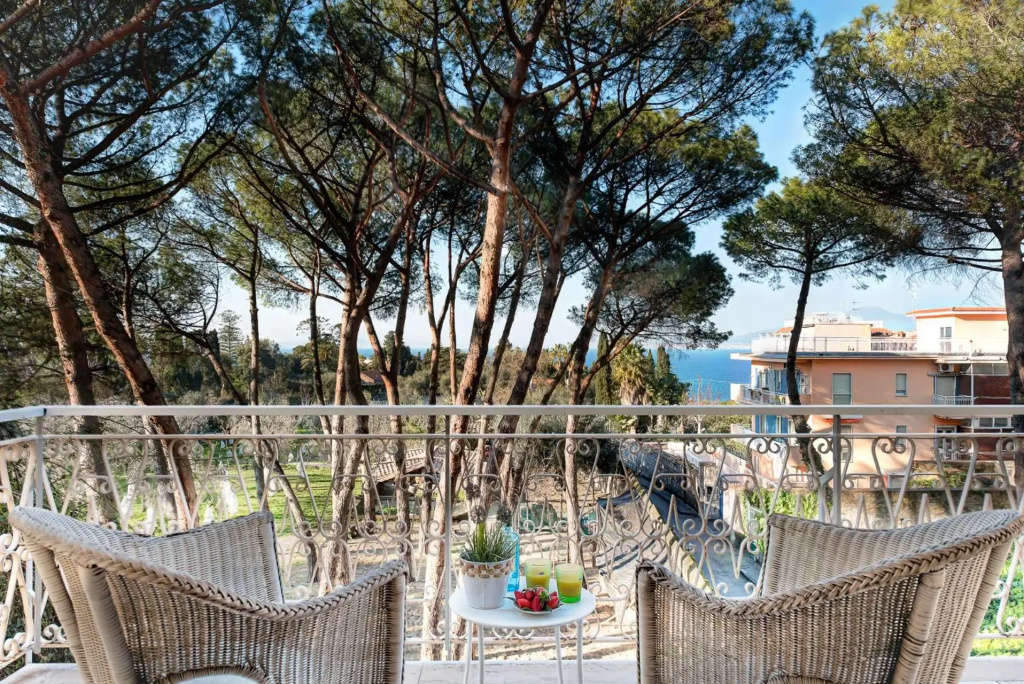 El Royale Suites Sorrento