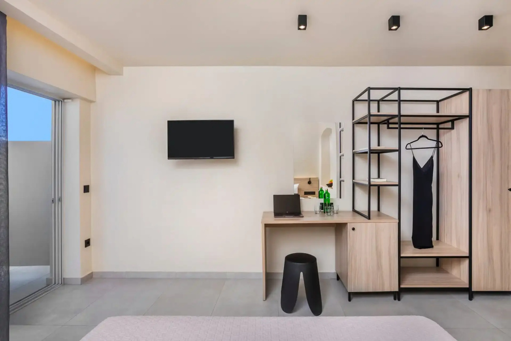 Economy room