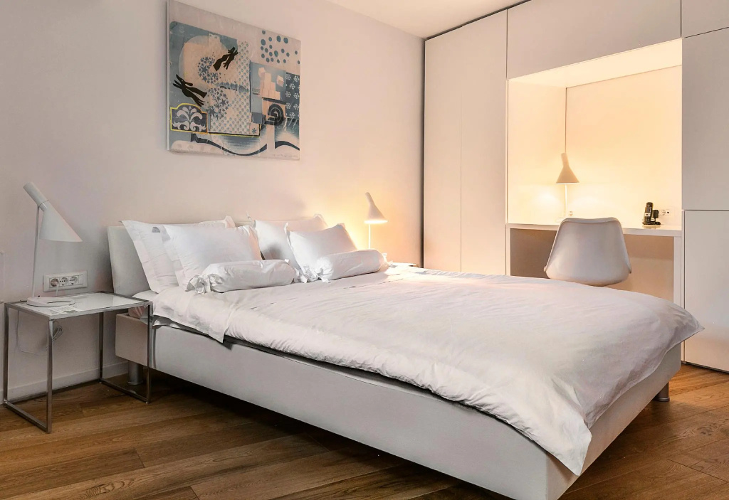 Standard Double room with courtyard view (full double bed)