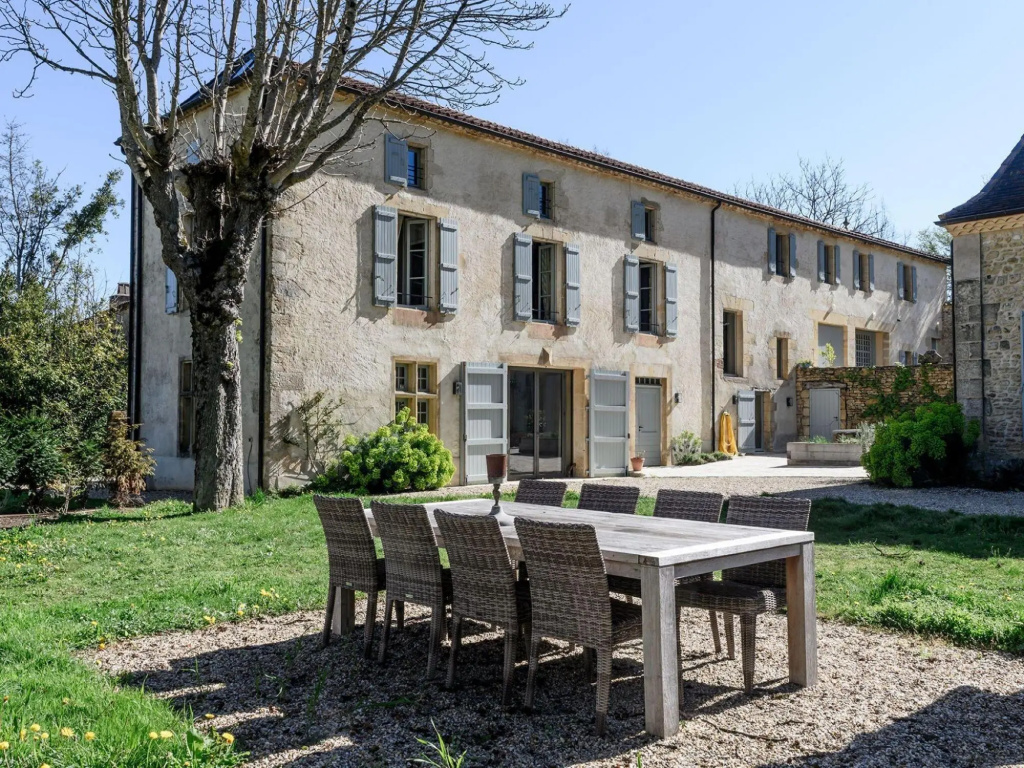 Plush Mansion in Saint-Germain-de-Belvès with Private Pool