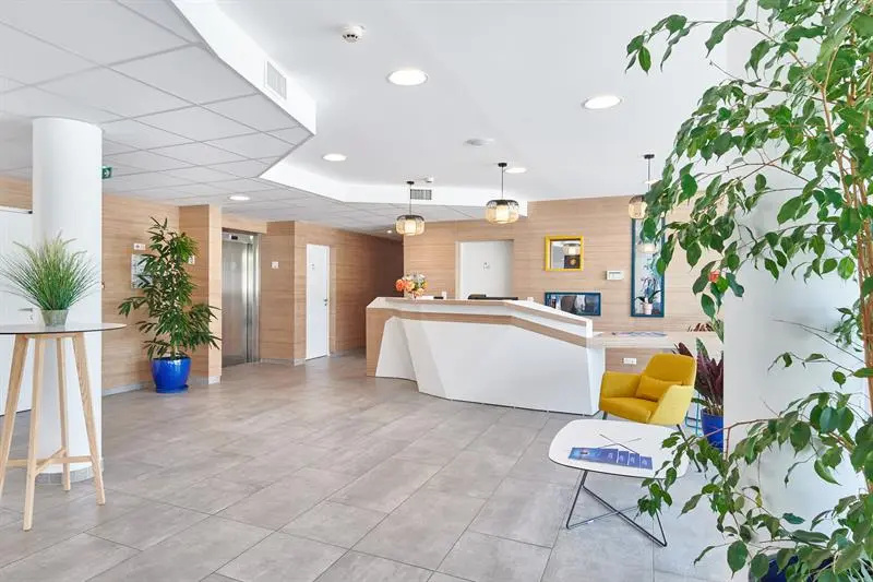 Lobby & Reception