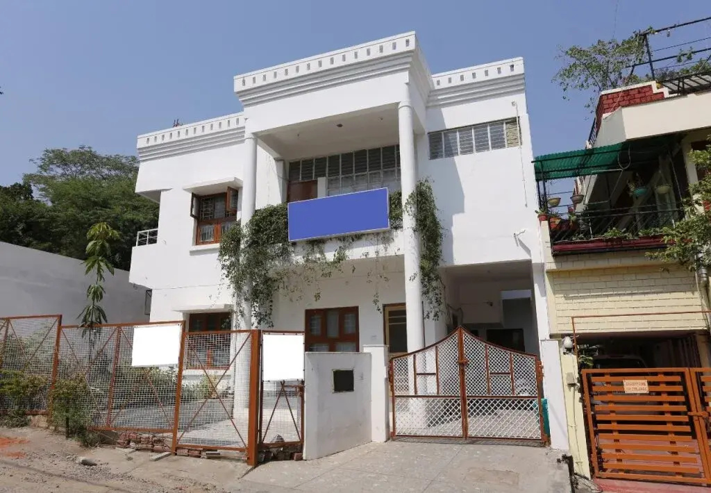 Singing Birds Home Stay By OYO Rooms