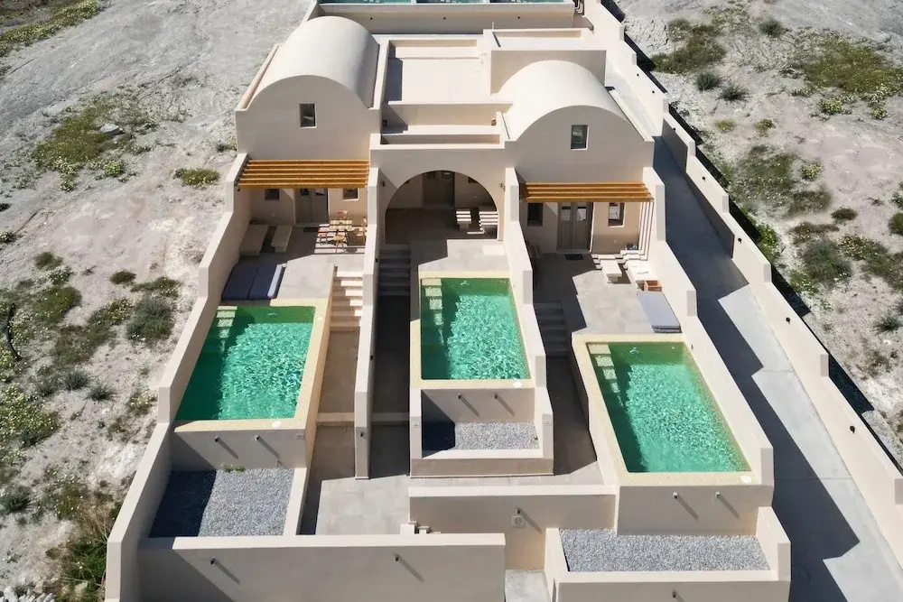 Santorini - Villa - Sleeps 5 - Pool - Parking