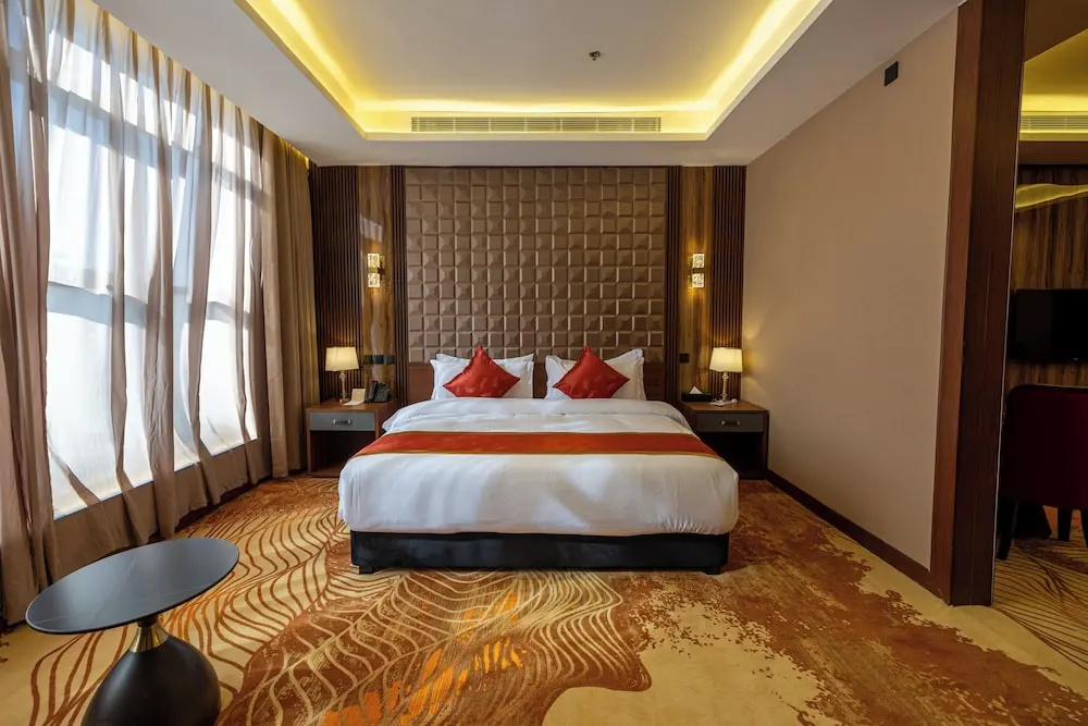 Deluxe Suite with city view