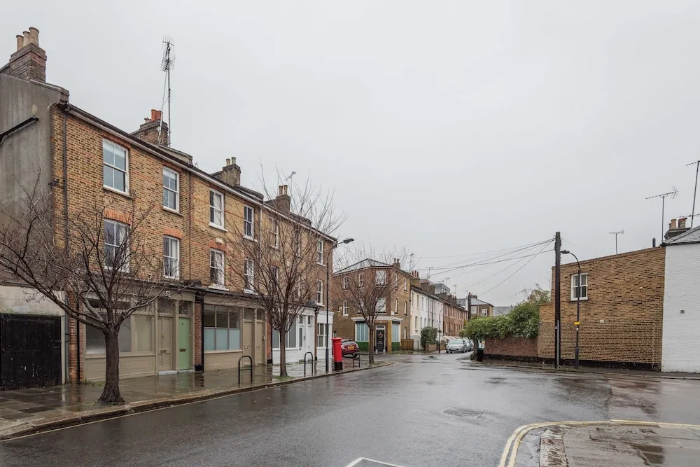 Classic Hammersmith Home by Ravenscourt Park