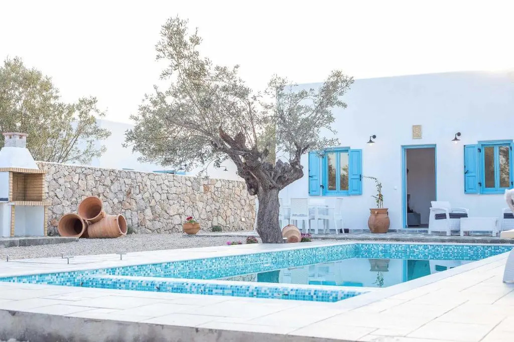 2 Bedrooms Villa