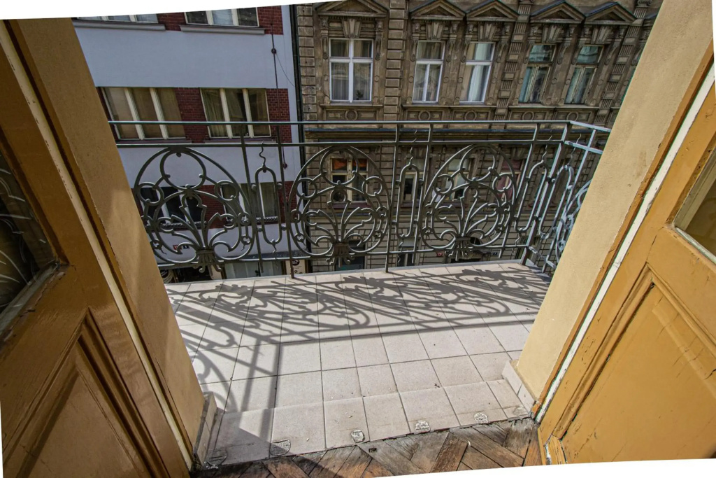 For celebrations spacious 3BDR apartment with balcony