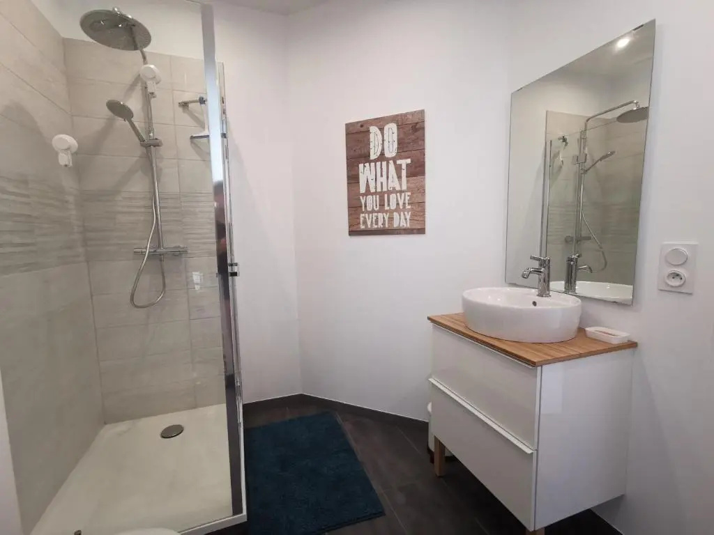 Afficher la photo 7 — Gahenda - Appartement Volumineux et Familial - Parking, WiFi & Netflix