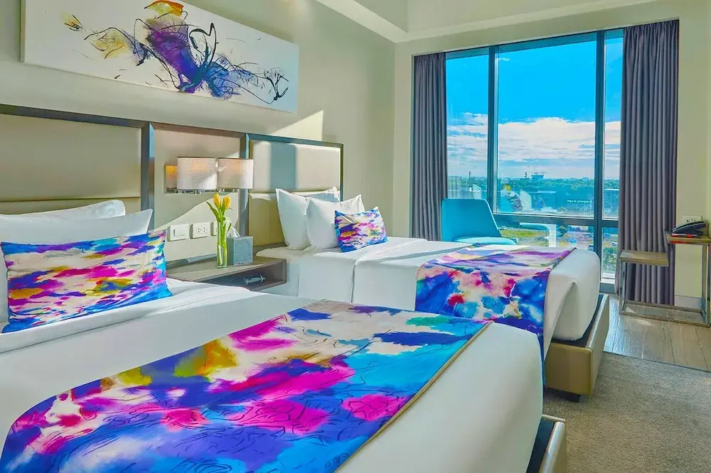 Standard Double room with Airport View (twin beds)