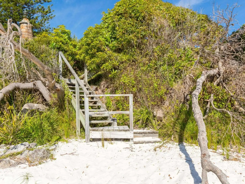 Bimbadgen at Hyams Beach 4pm Check Out Sundays