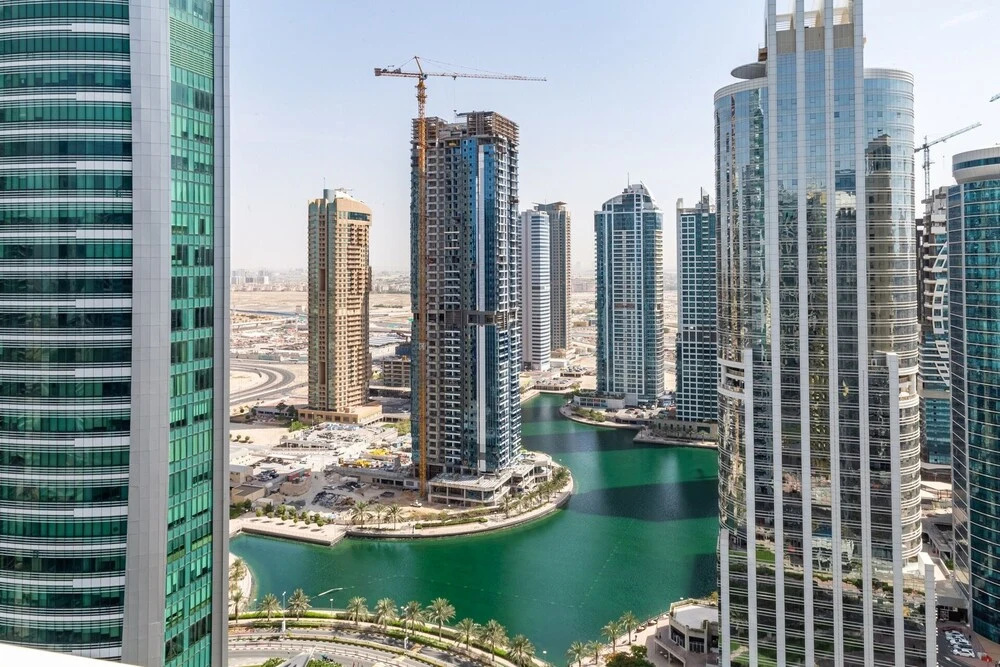 Fashionable 1BR in the Trendy Jlt! Sleeps 4!