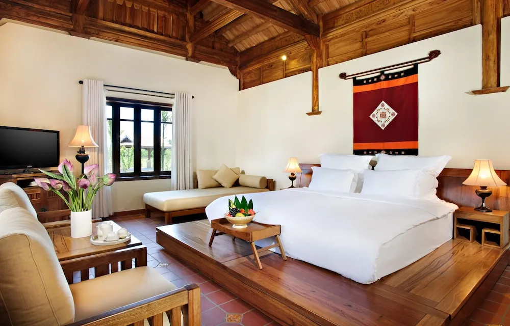 Emeralda Resort Ninh Binh - Tap to explore photos