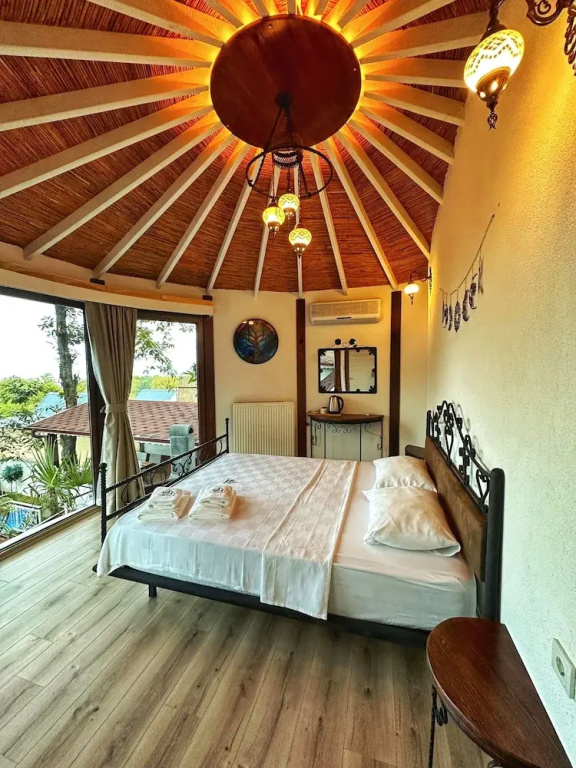 Deluxe Bungalow with lake view