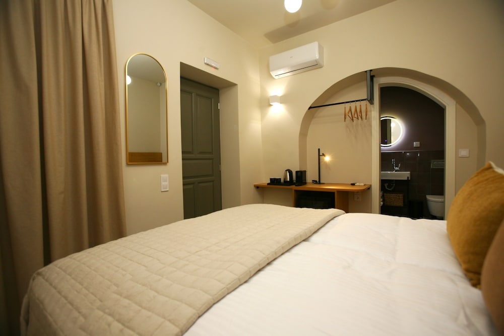 Отель Living Yard Acropolis в Афины