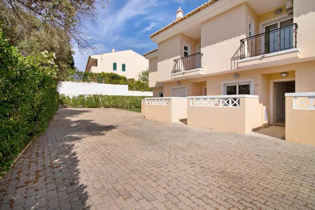 Albufeira Townhouse beach by AlbufeiraRentals