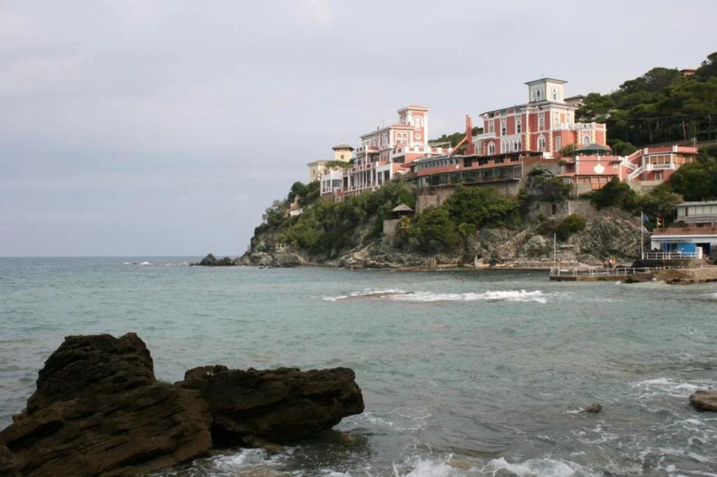 Beach & Waterfront