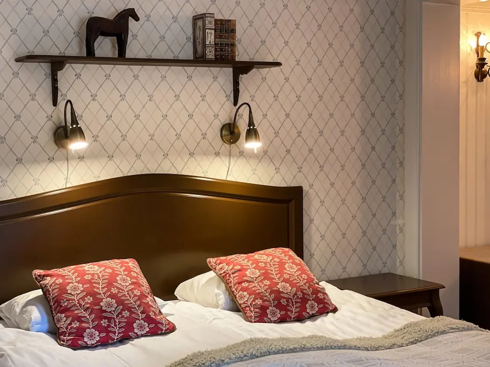 Deluxe Double room with lake view full double bed