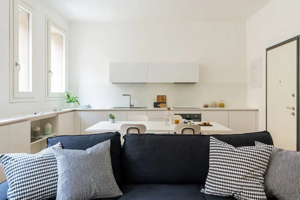 JOIVY Lovely 1-Bed W/Balcony & Parking