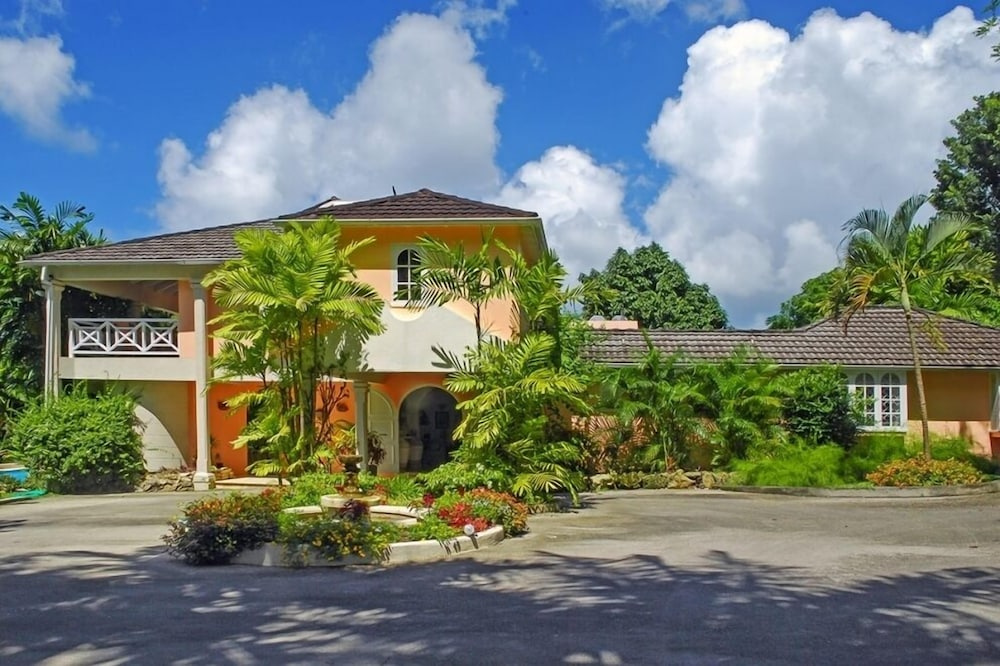 Villa Dene Court